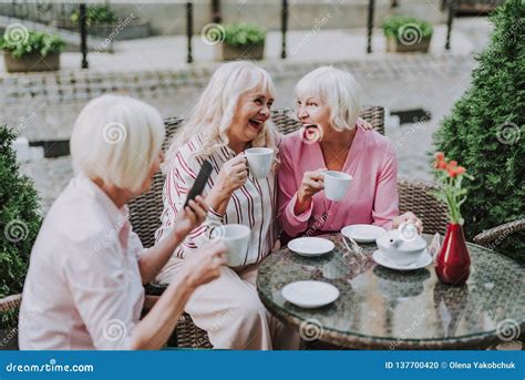 older woman fun|Older women are so fun : r/realmomsgonewild